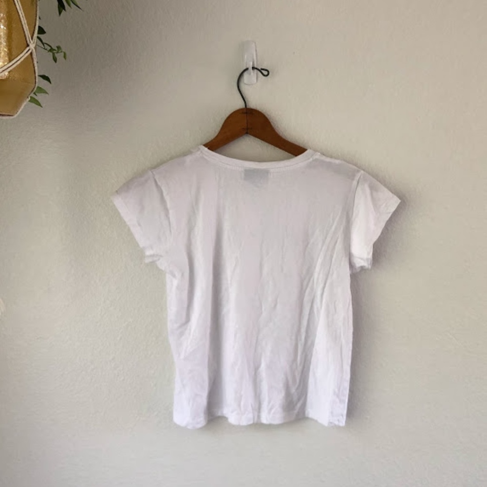 Friends Tee - Picture 2 of 3